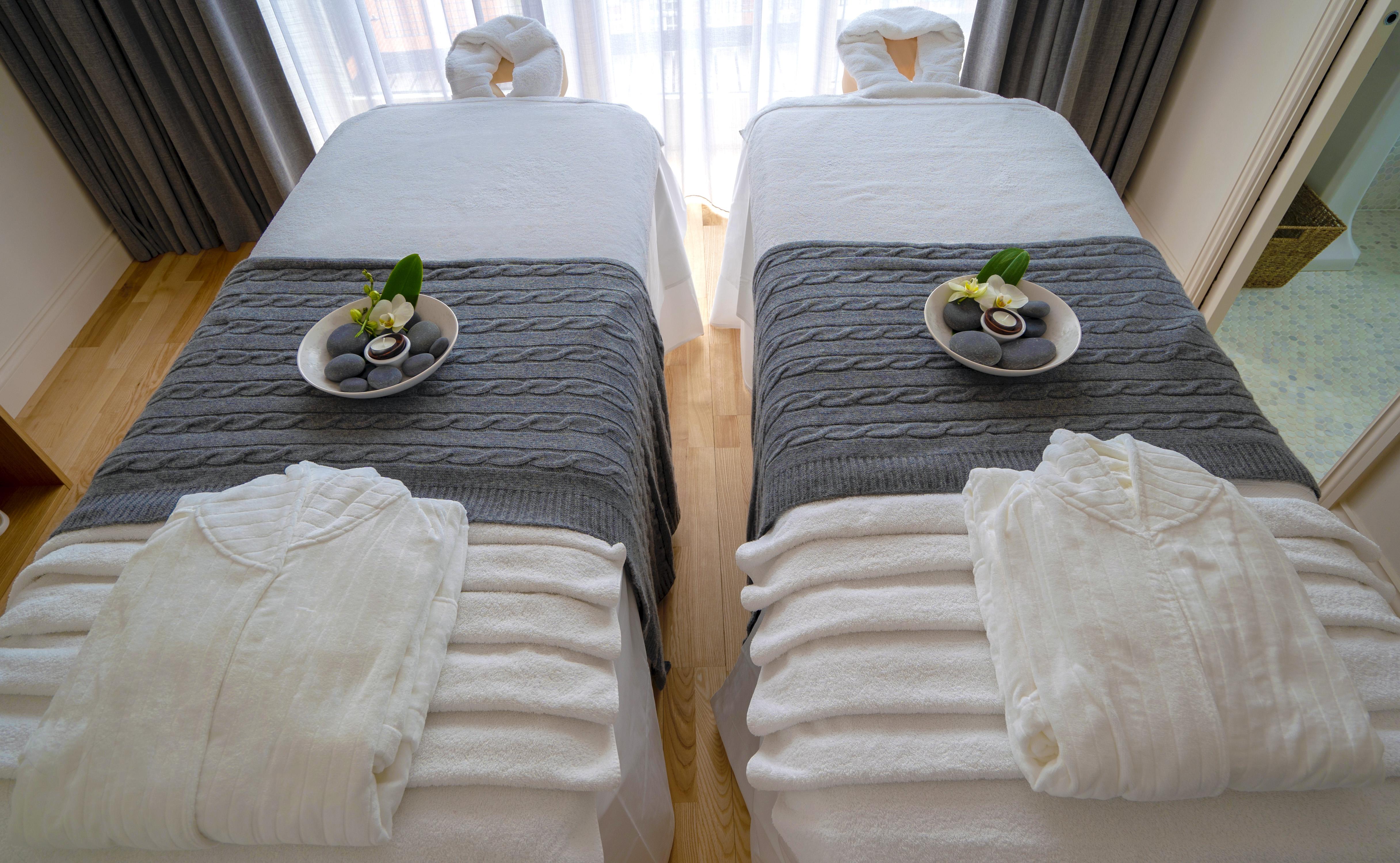 Hotel The Roseate Reading Exterior foto Massage beds at a spa