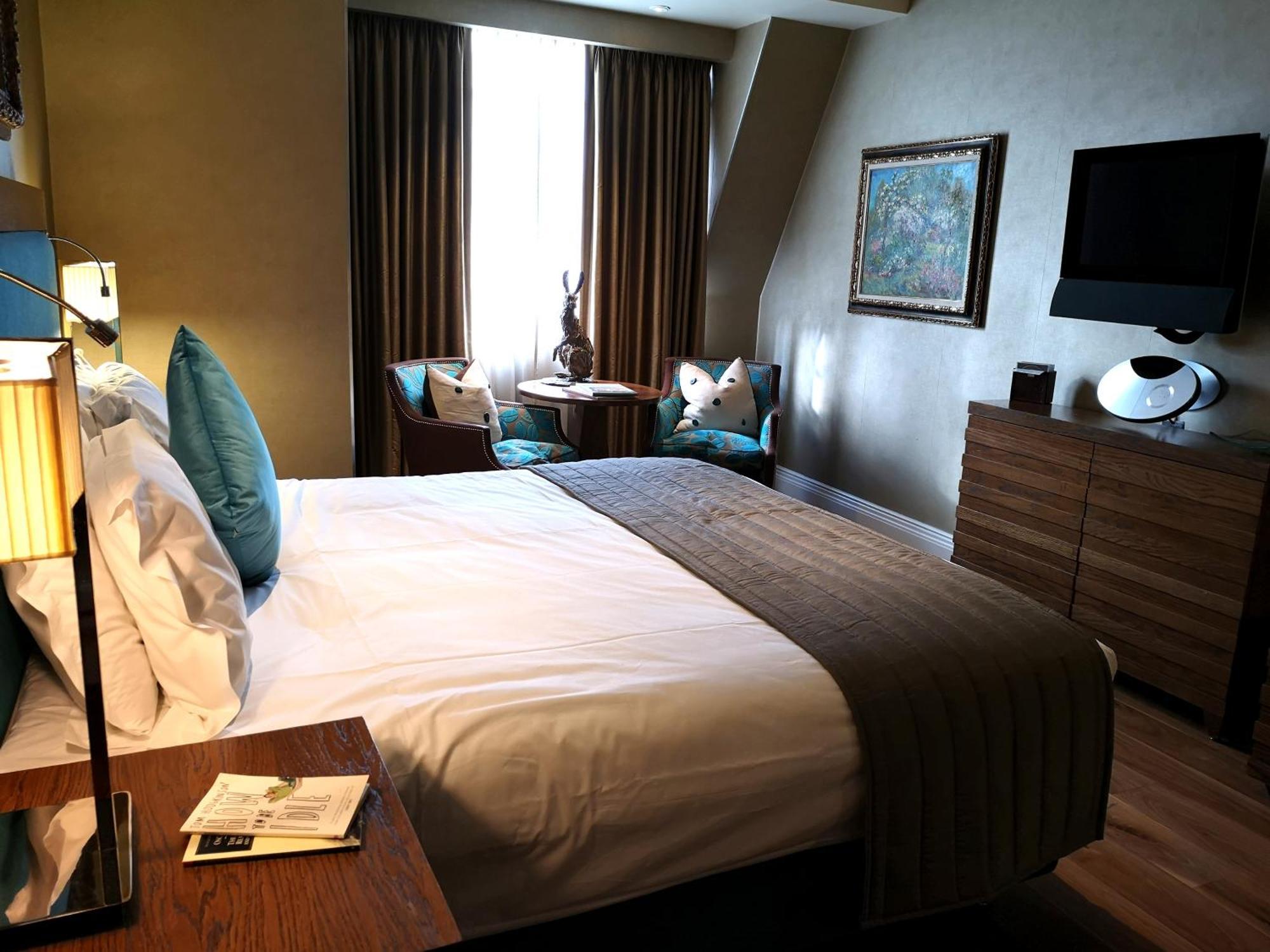 Hotel The Roseate Reading Exterior foto A room at the hotel
