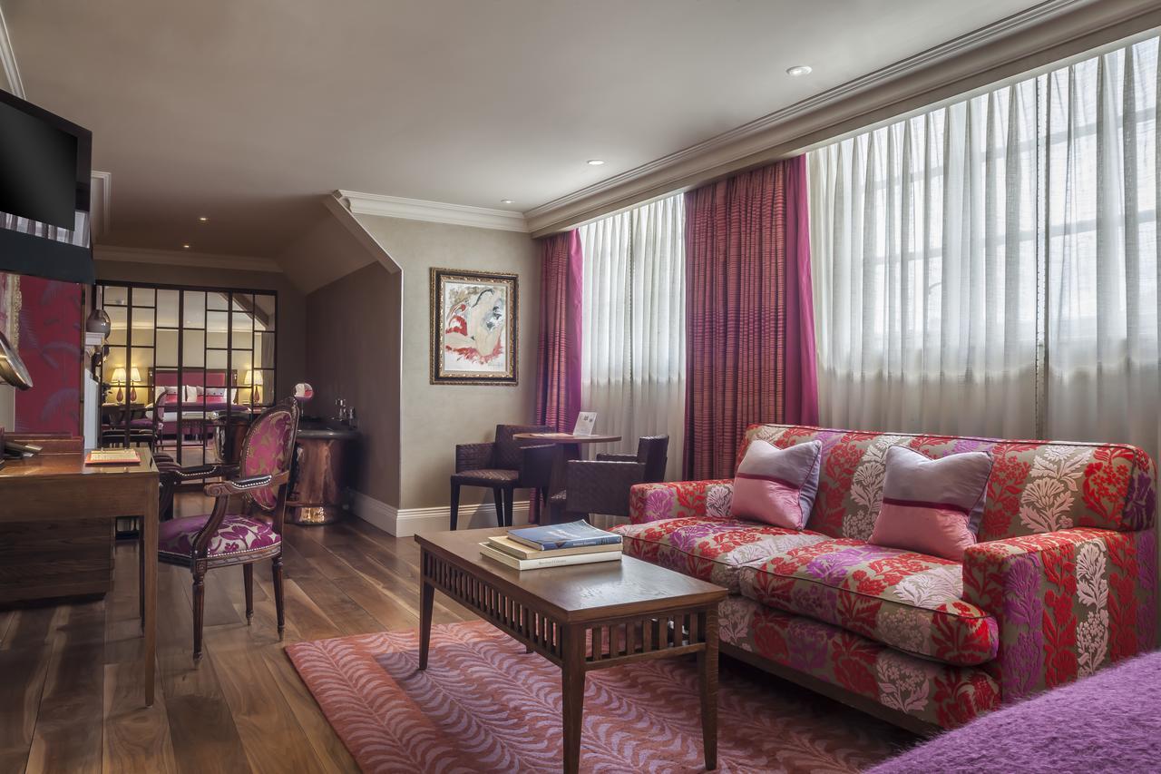 Hotel The Roseate Reading Exterior foto A suite at the Mandarin Oriental London