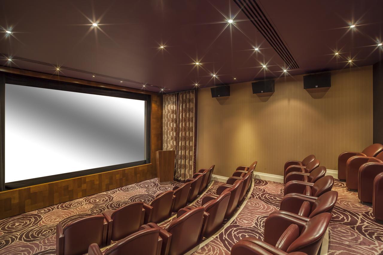 Hotel The Roseate Reading Exterior foto The cinema at The Dorchester
