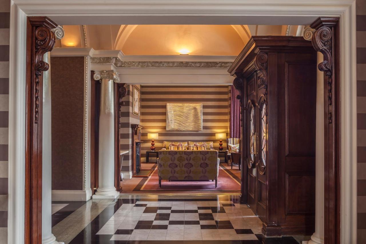 Hotel The Roseate Reading Exterior foto The entrance to the suite
