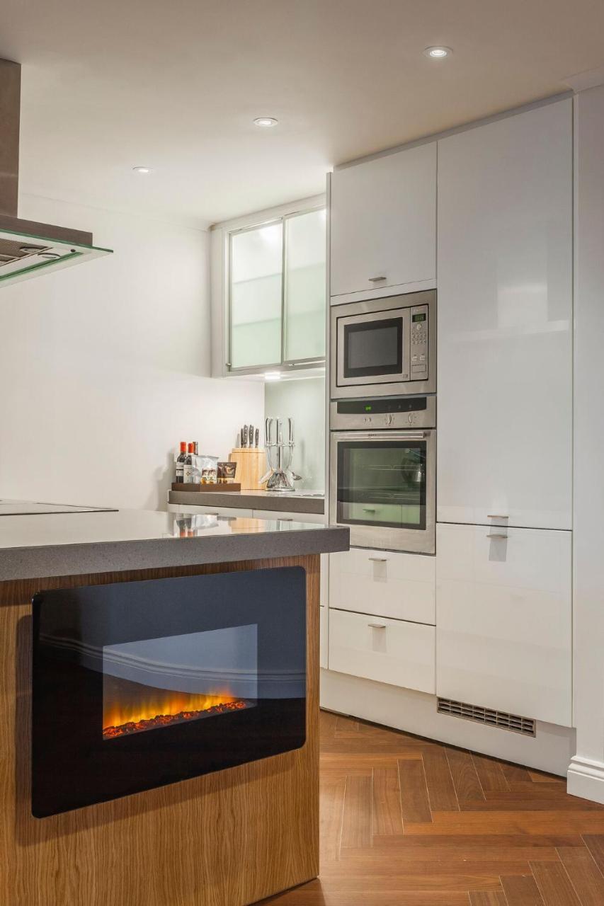 Hotel The Roseate Reading Exterior foto A modern kitchen