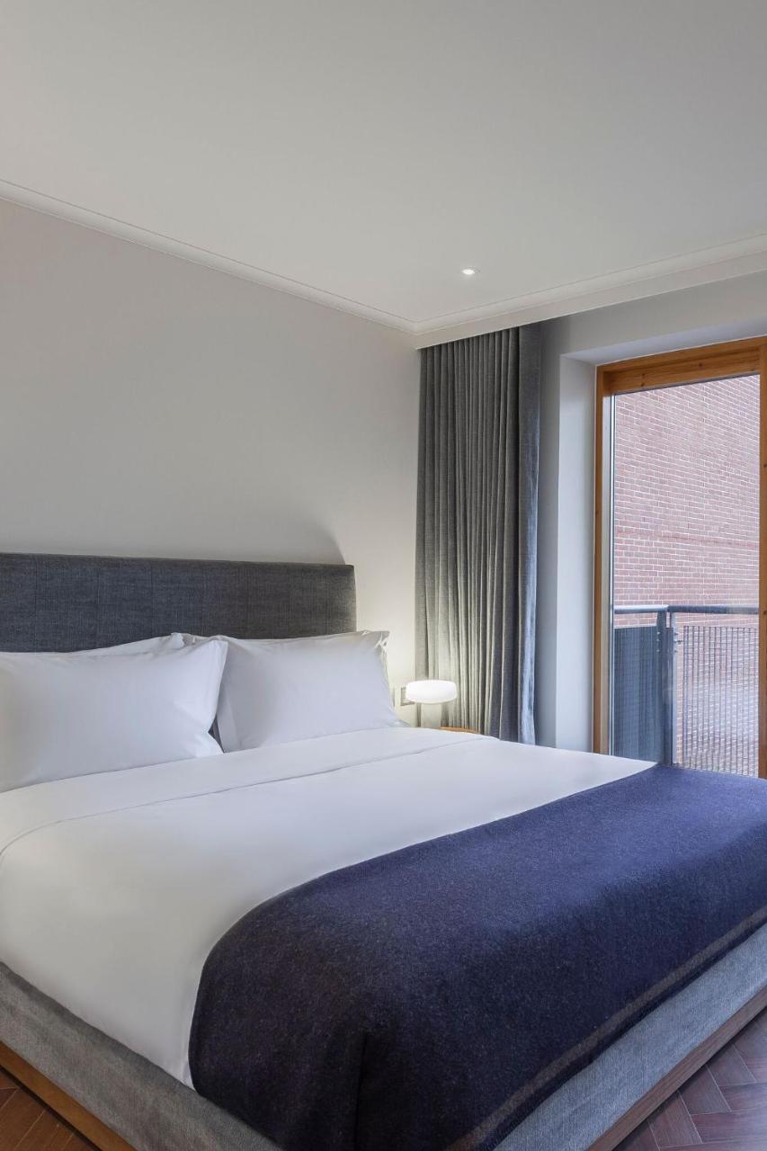 Hotel The Roseate Reading Exterior foto A bedroom at the hotel