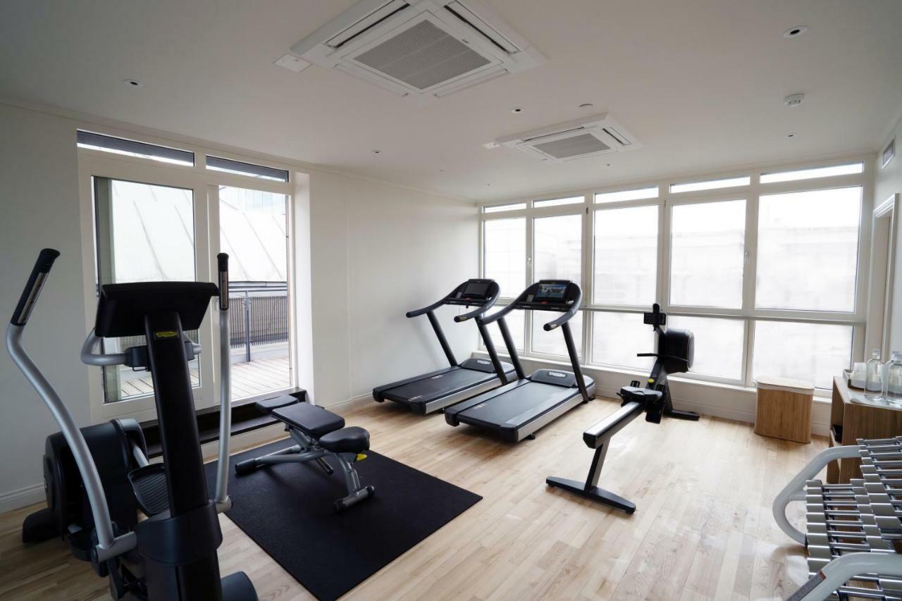 Hotel The Roseate Reading Exterior foto A gym in a hotel