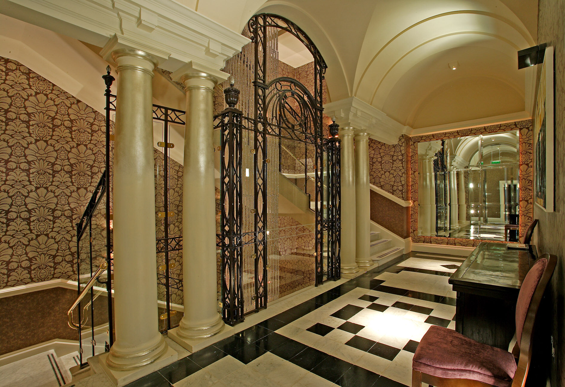 Hotel The Roseate Reading Exterior foto The hotel's lobby
