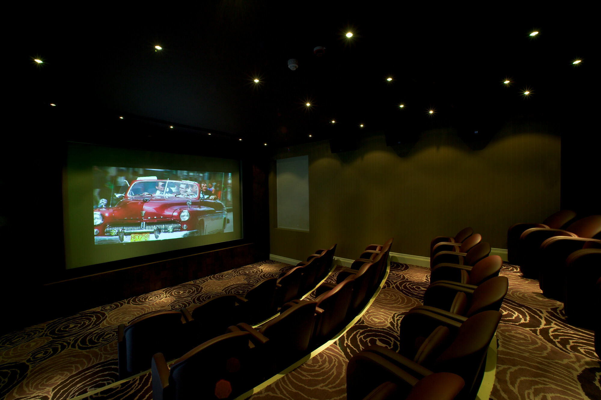 Hotel The Roseate Reading Exterior foto A home theater